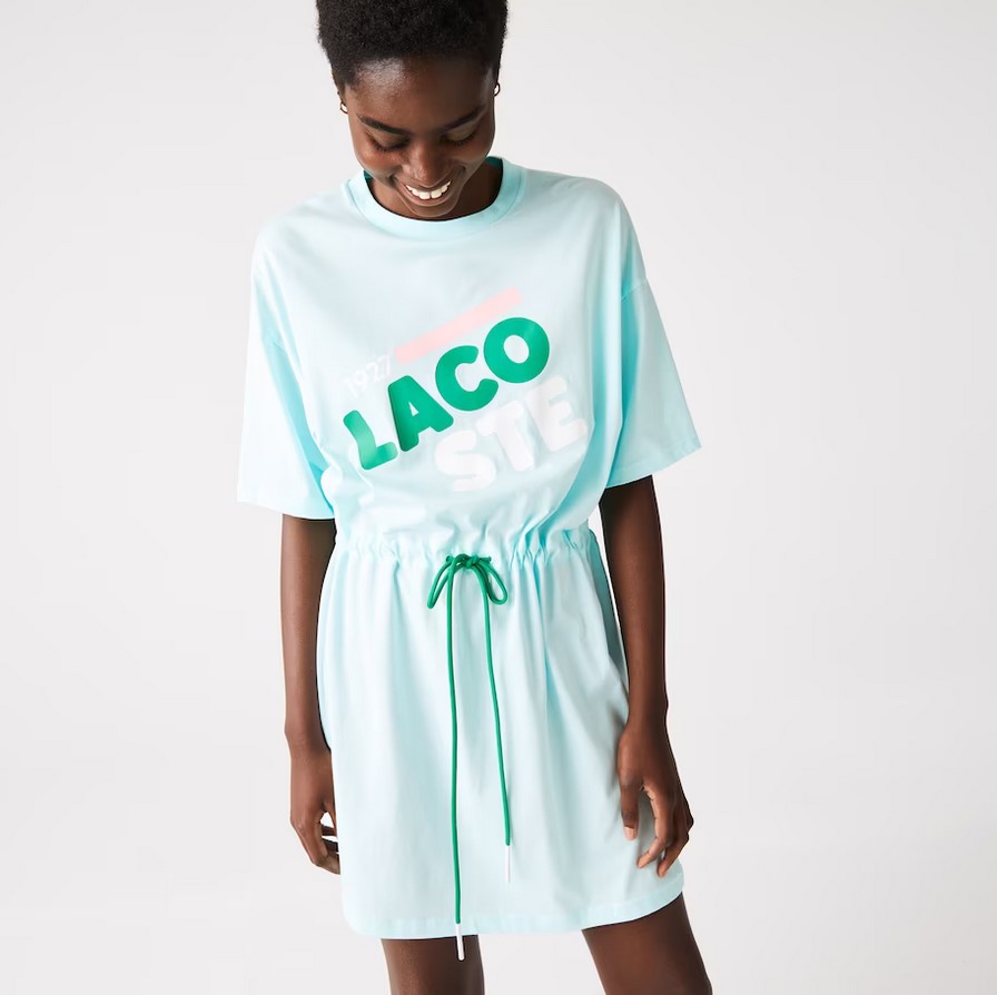 Robe T-shirt Lacoste en coton biologique imprimé avec taille élastiquée Turquoise