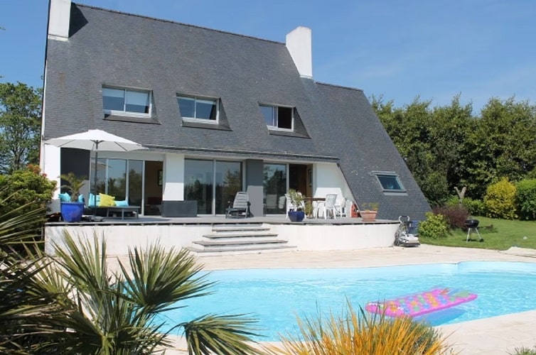 Quel est le prix d'une Location de Maison avec piscine privée en Bretagne en Bord de Mer ?