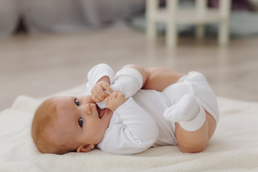 Prévention de la mort subite du nourrisson : 80 % des photos sur les paquets de couches font fi des recommandations 