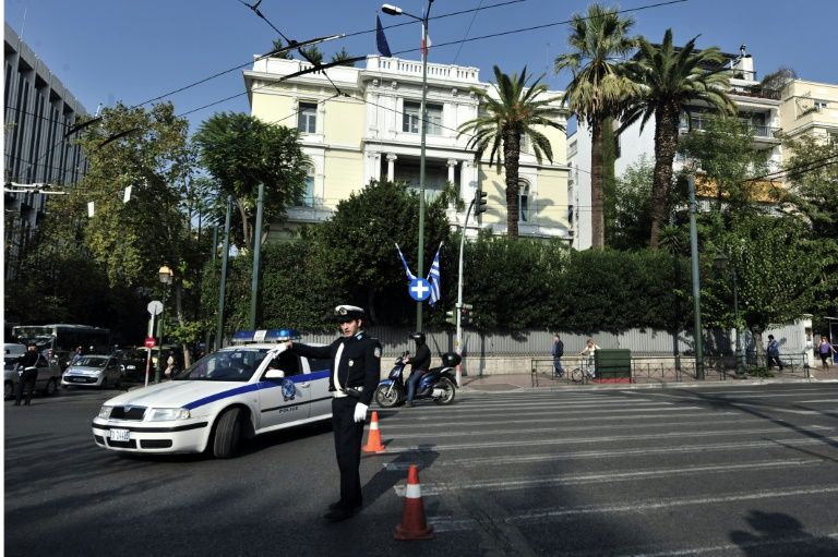 Jet de grenade devant l'ambassade de France à Athènes