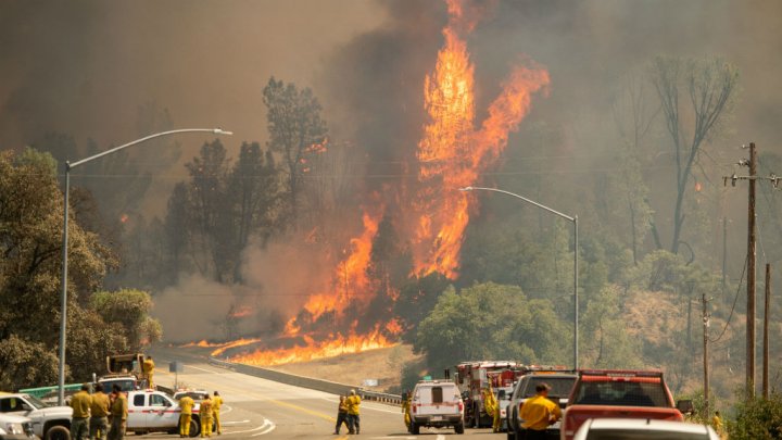 États-Unis : les incendies en Californie s'étendent et ont fait au moins six morts