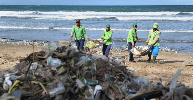 Pollution plastique du littoral, un fléau mondial