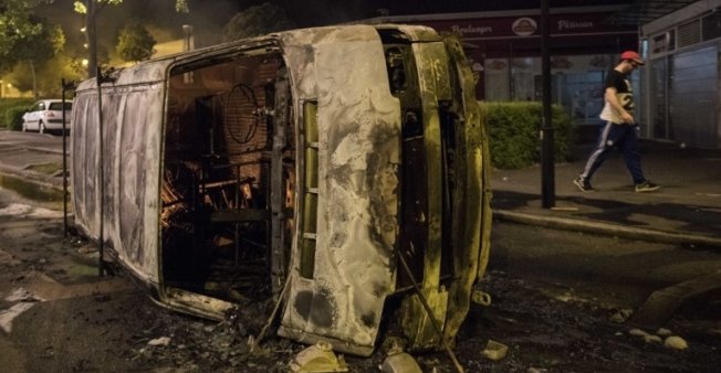 Violences urbaines à Nantes après la mort d'un jeune homme tué par la police