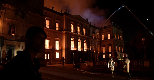 Un énorme incendie détruit le Musée national de Rio de Janeiro