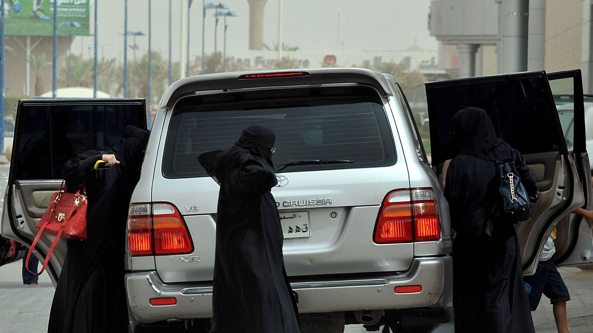 Arabie saoudite: les femmes autorisées à conduire, un tabou brisé - L'Express