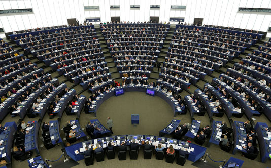 Brexit : le Parlement européen adopte une position ferme - Le Monde