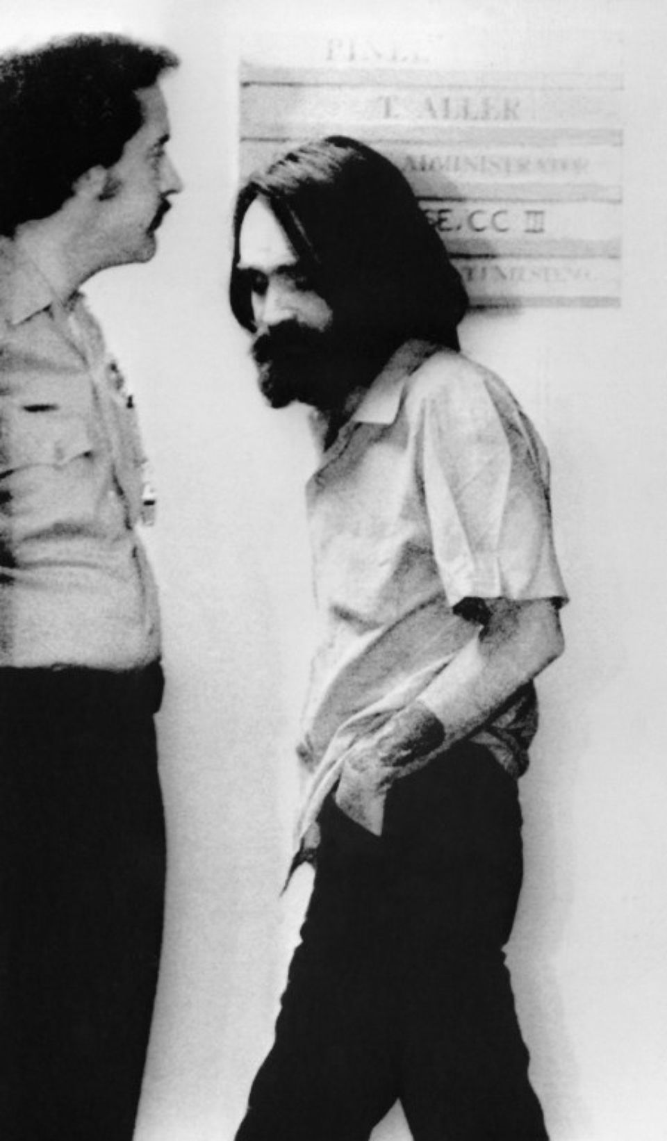 Charles Manson, vernis rouge sang sur l'Amérique des sixties - Libération