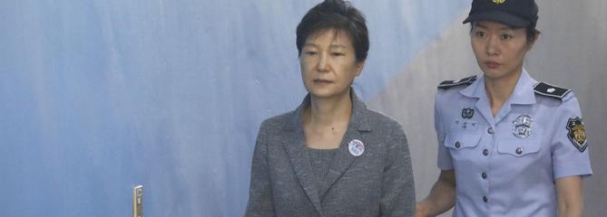 Corée du Sud : l'ex-présidente condamnée à 24 ans de prison pour corruption - Le Figaro