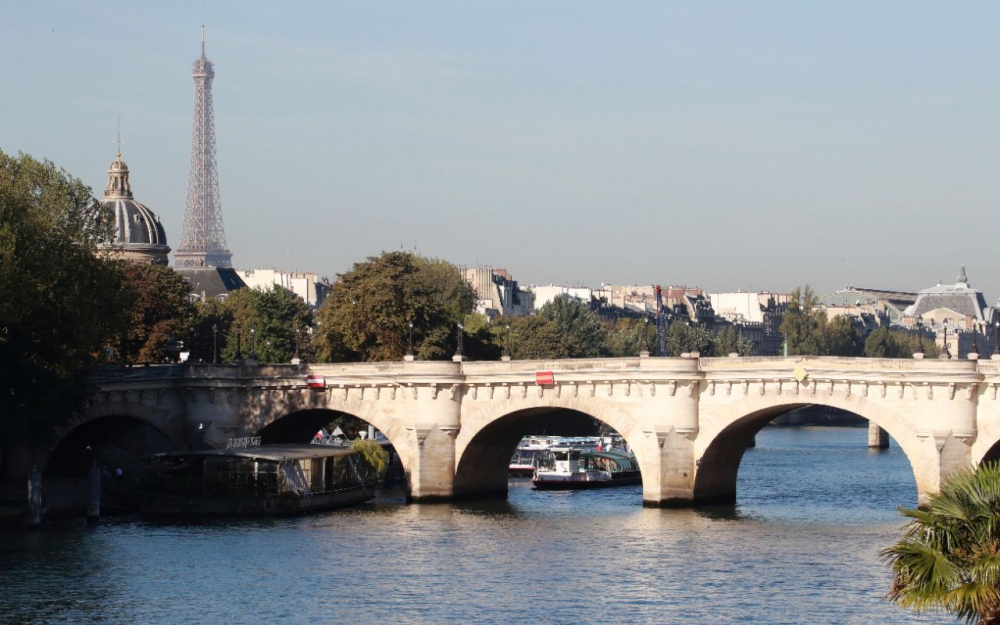Fête de la musique : un homme de 35 ans se tue en sautant d'un pont à Paris - Le Figaro