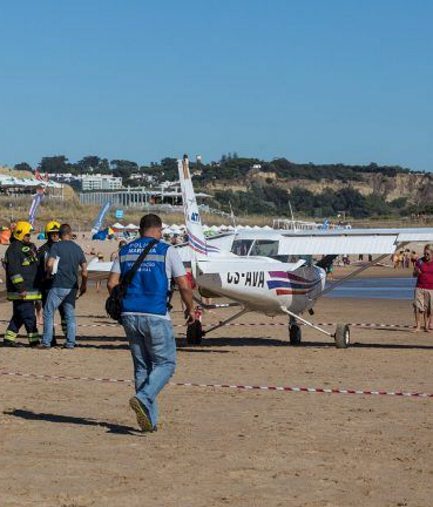 L'avion atterrit sur une plage du Portugal : deux morts - ladepeche.fr