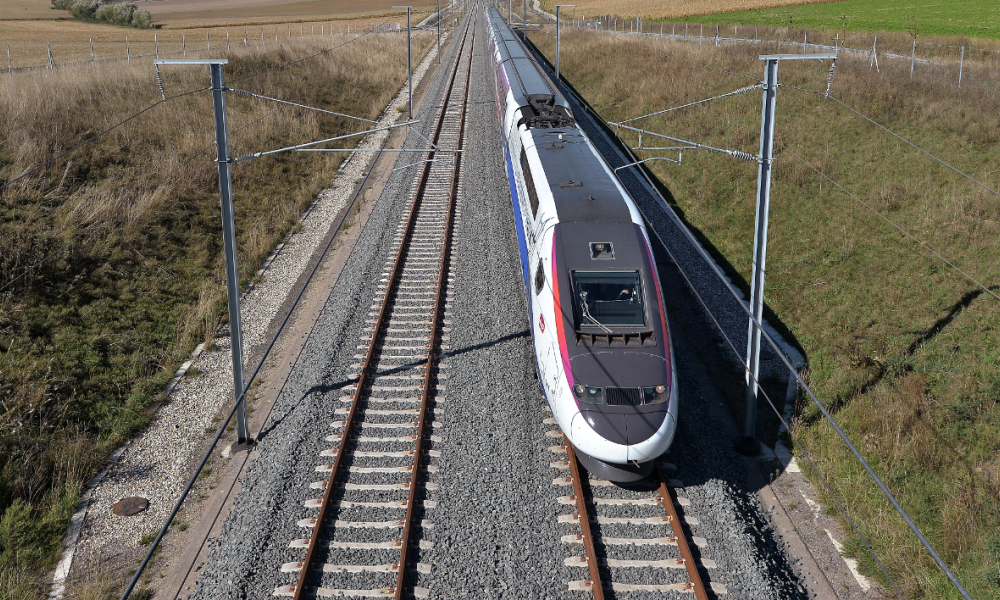 L'homme a attaché son épouse sur les rails du TGV avant de se suicider - BFMTV.COM