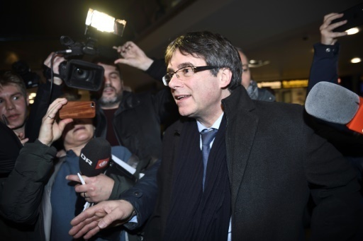 Le parlement catalan décide si Puigdemont peut briguer la présidence - Le Point