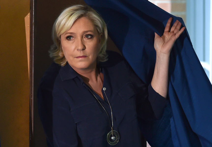 Les policiers réclament la fin de la surveillance de la maison de Marine Le Pen - BFMTV.COM