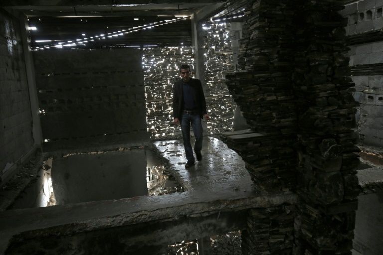A Gaza, une artiste fait de la destruction une oeuvre d'art