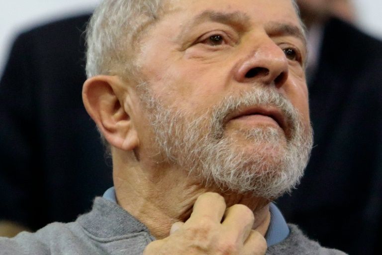 Brésil: Lula accusé d'avoir été "le chef" du réseau de corruption de Petrobras