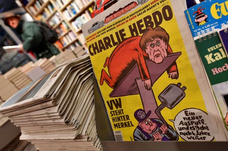 Merkel nue: Charlie Hebdo débarque en Allemagne