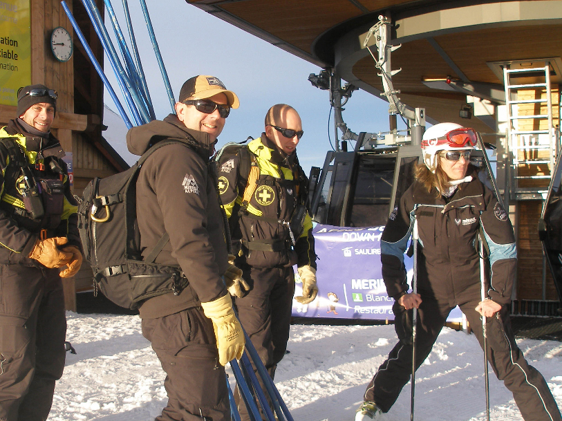 Stations de ski : le travail des pisteurs pour sécuriser les pistes