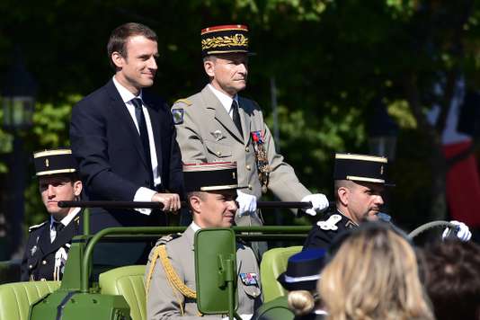 Une crise majeure ouverte entre Macron et l'armée - Le Monde