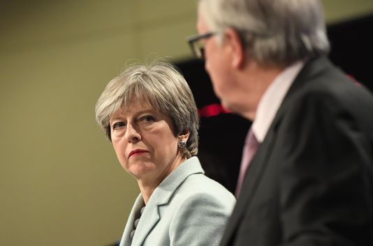 Brexit : les amples concessions de Theresa May - Le Monde