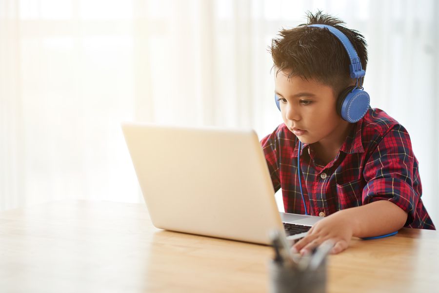 Les enfants français regardent de plus en plus de vidéos sur Internet