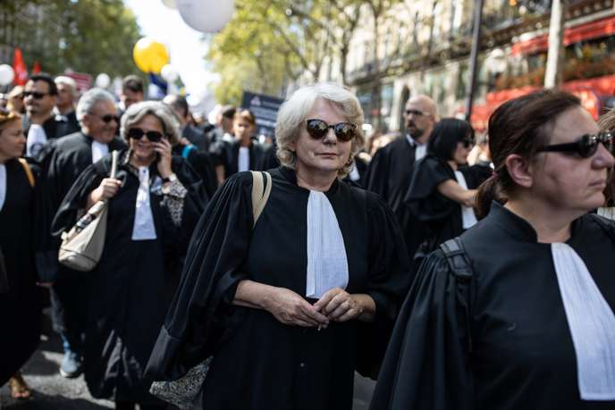 « Retraite plus chère, justice précaire » : les avocats se mobilisent contre la réforme de leur régime