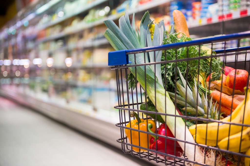 Au supermarché, misez plutôt sur l'achat de produits frais.
