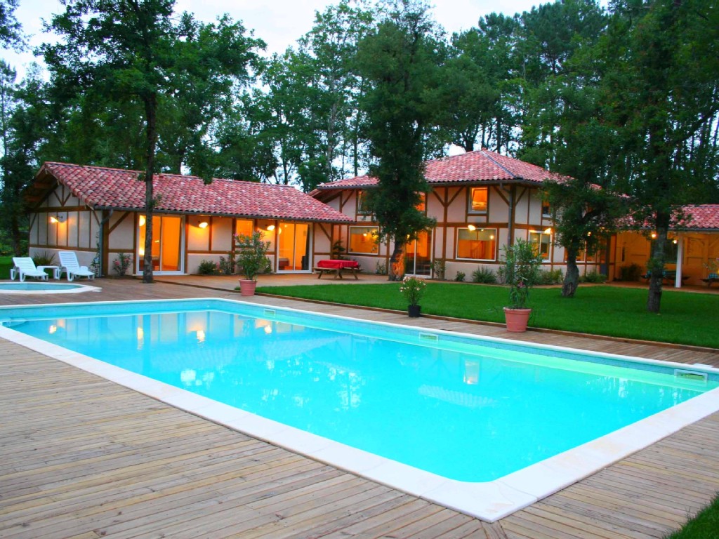 Abritel Location Azur spacieuse villa pour 24 personnes avec piscine chauffee