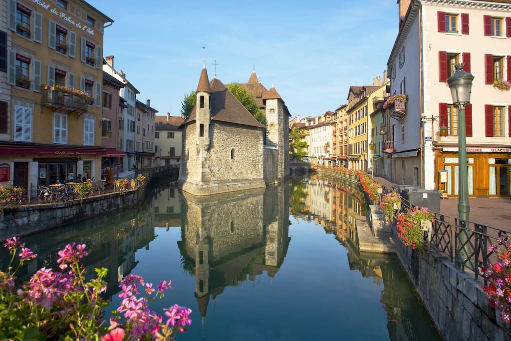 Airbnb - Location Studio Annecy coeur de vieille ville en Haute Savoie