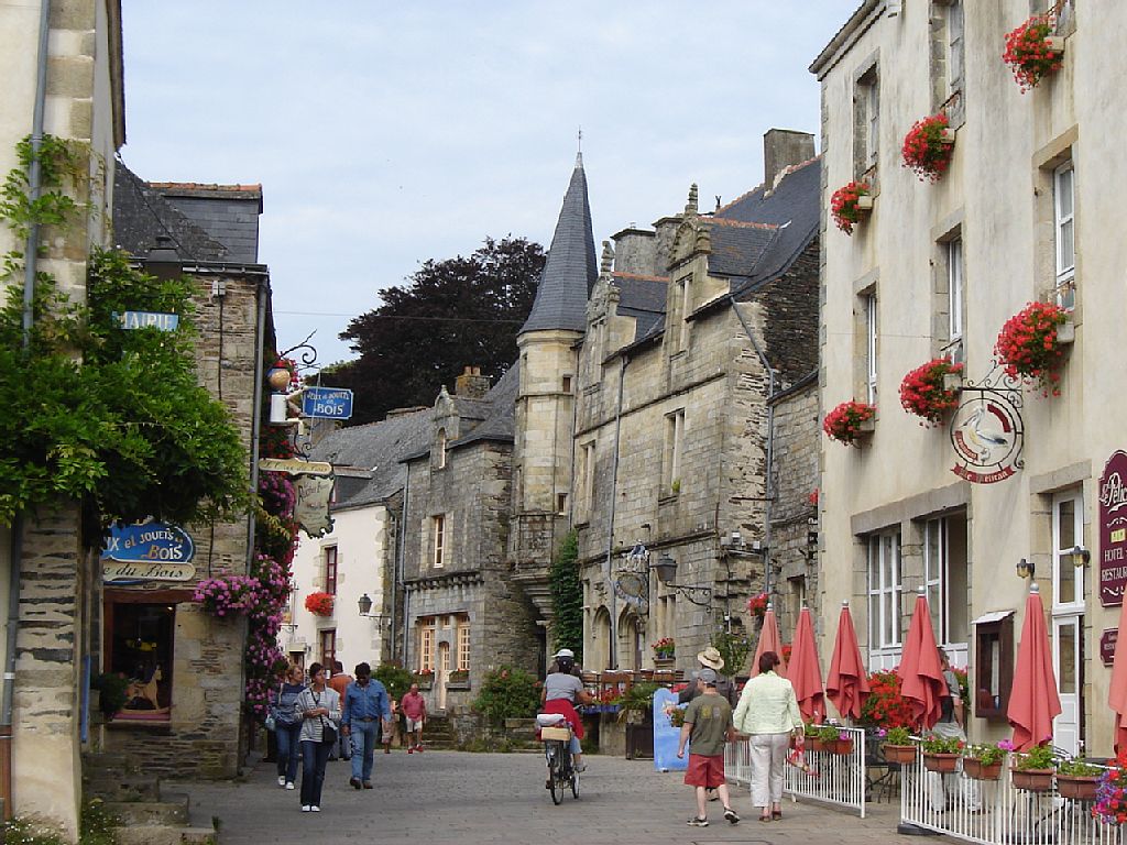 Rue Principale Rochefort-en-Terre Morbihan