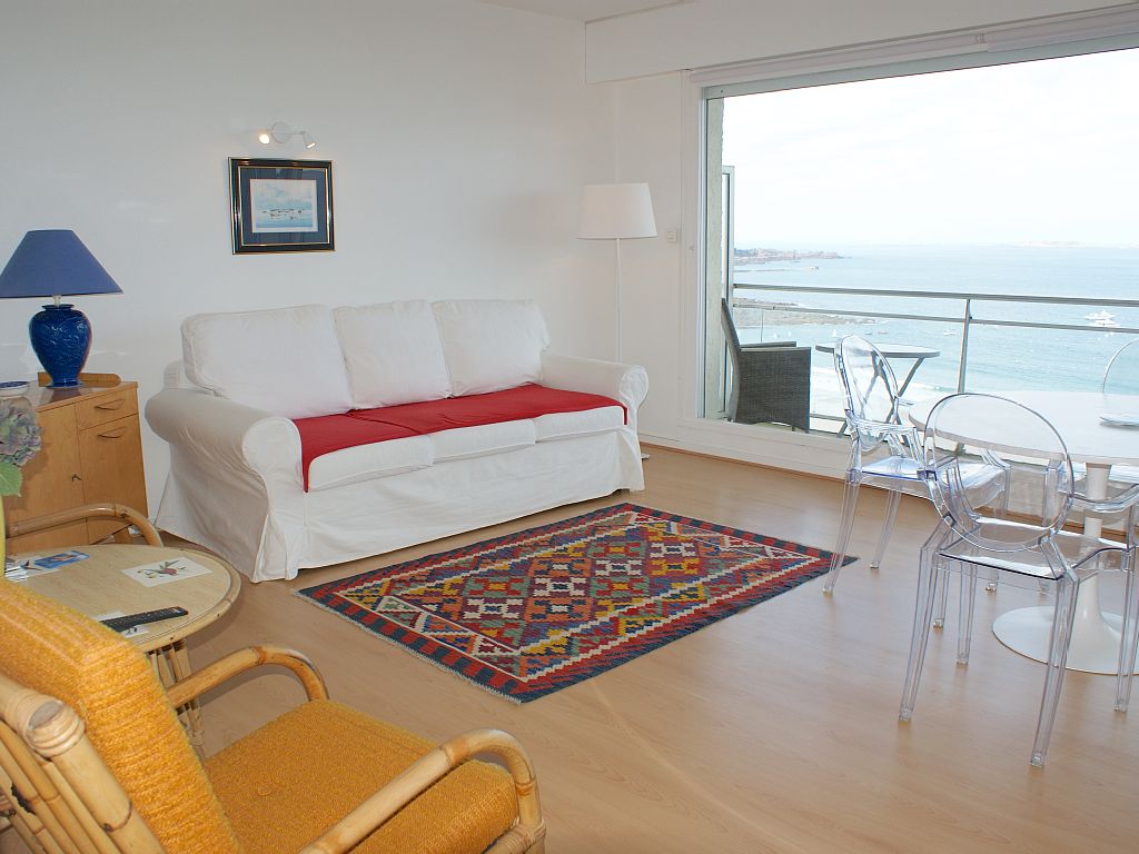 Abritel Location Perros-Guirec - Appartement vue mer dominant la plage principale