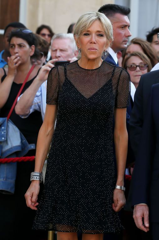Reine de la mode ! Brigitte Macron souvent questionnée sur son look