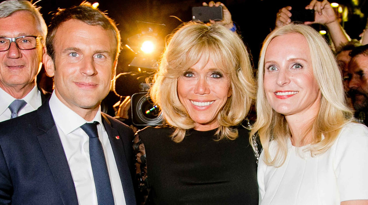 Brigitte Macron : une femme la confond avec l'épouse du chan­ce­lier autri­chien, elle se fait reca­drer par Emma­nuel Macron