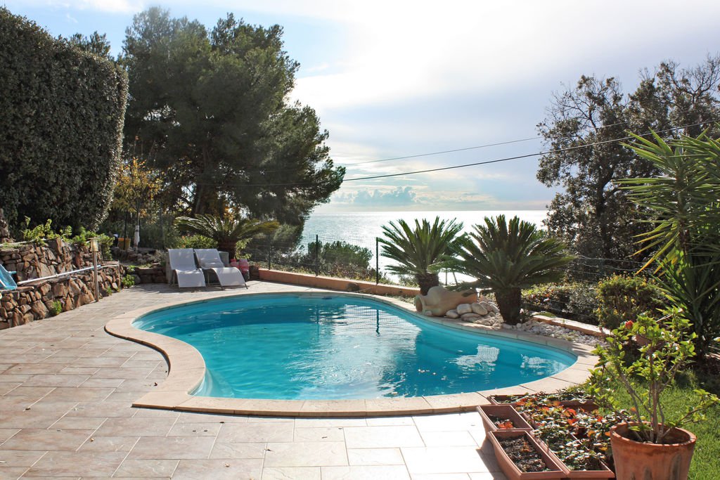 Maison de vacances Carqueiranne avec piscine privée à deux pas de la mer dans le Var