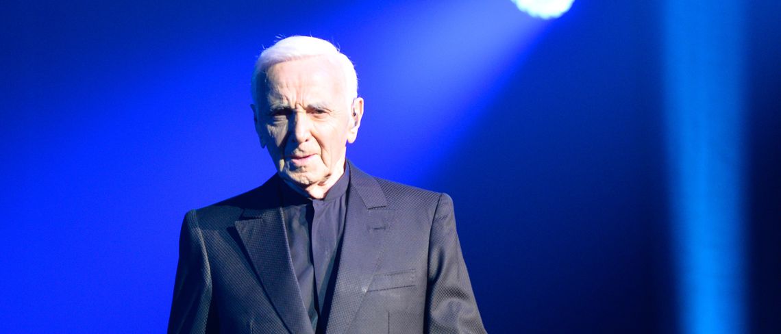 Charles Aznavour est décédé : retour sur l'opération de chirurgie esthétique qui a changé sa carrière