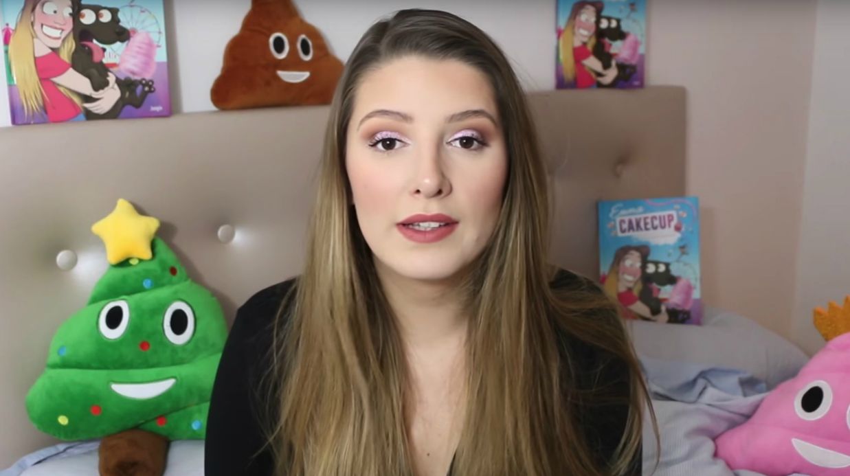 Emma CakeCup : toute nue sur la Toile, la star de Youtube se fait lyncher par les internautes