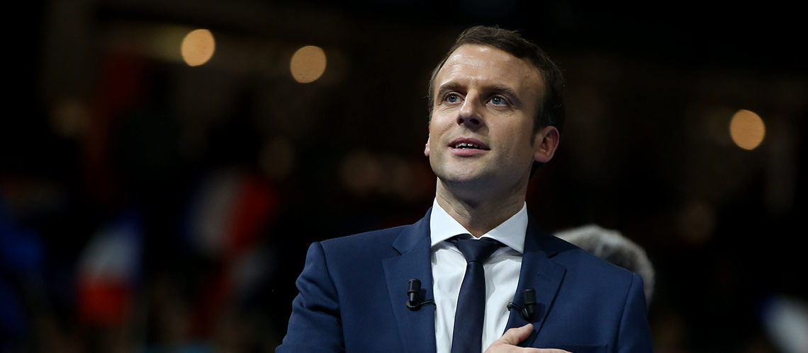 Emma­nuel Macron dément les rumeurs de liai­son homo­sexuelle avec Mathieu Gallet
