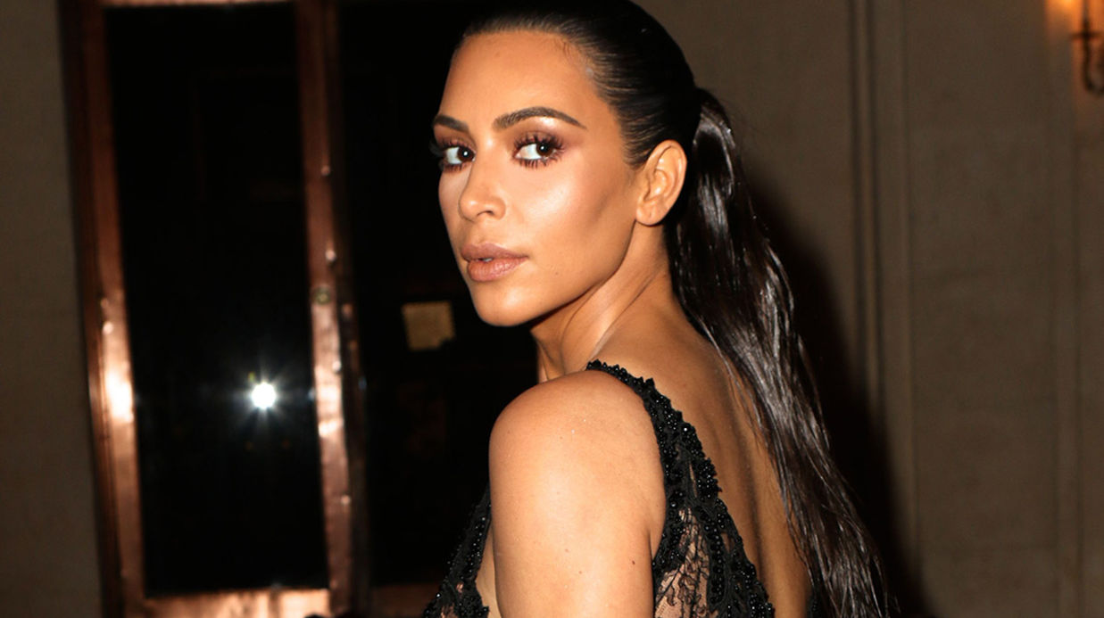 Agres­sion de Kim Karda­shian : la star a supplié ses agres­seurs de la lais­ser en vie