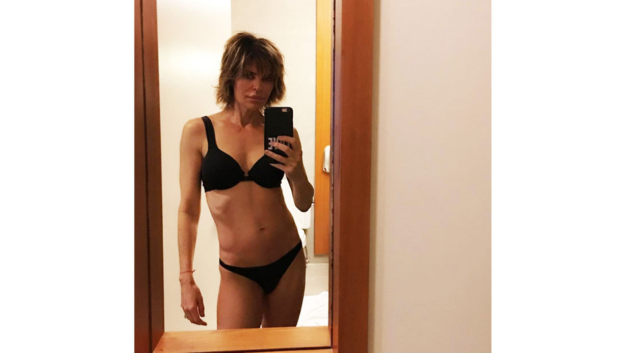 PHOTO Lisa Rinna (Melrose Place) : l’ac­trice de 53 ans pose en linge­rie et elle est canon