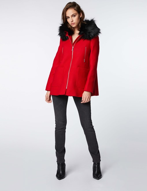 Manteau trapèze avec capuche fourrée Rouge Morgan