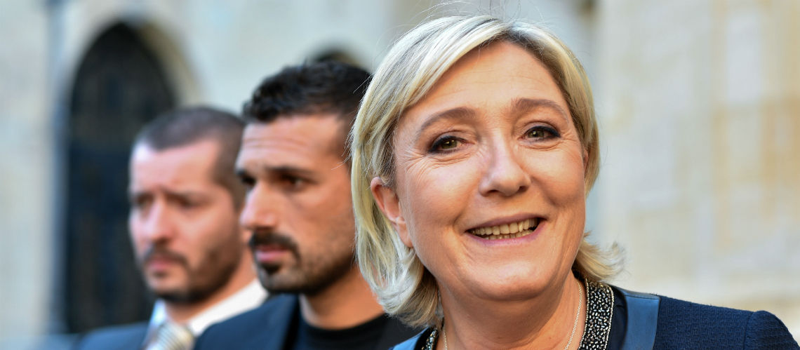 PHOTO Marine le Pen topless : la photo qui agite la toile est-elle un fake??