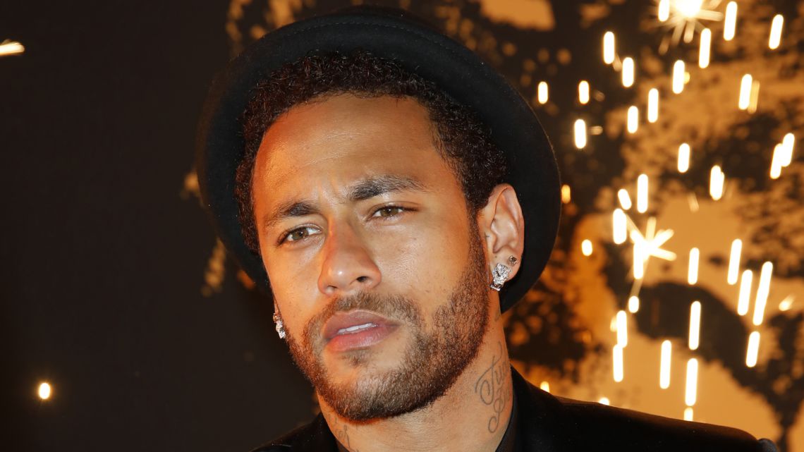 Neymar accusé de viol : le footballeur se défend et dénonce un « piège »