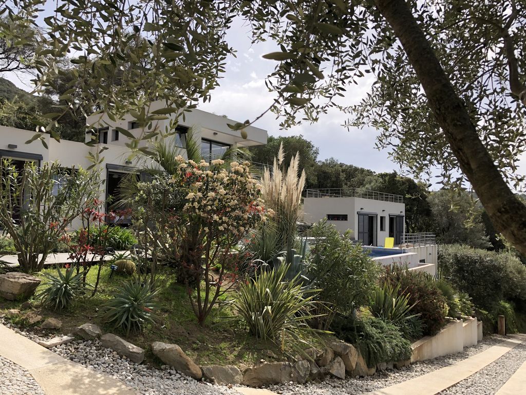 Abritel Location Corse Propriano - Maison d'Architecte contemporaine vue unique sur le superbe golfe de VALINCO