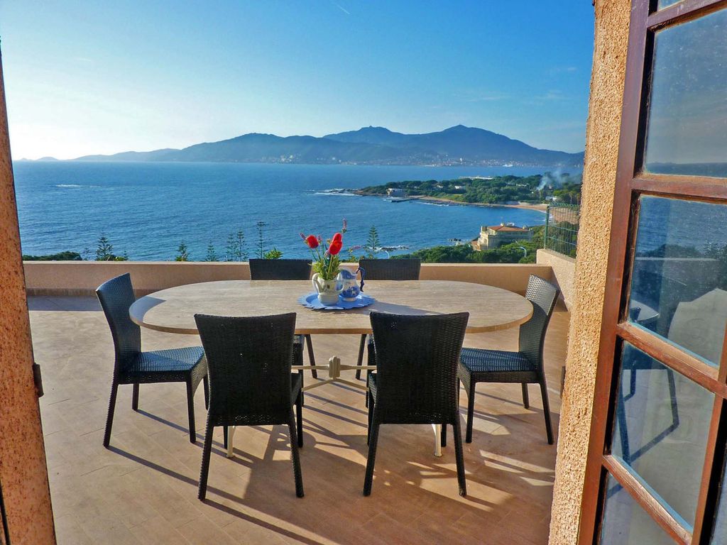 Homelidays Location Corse Porticcio - Mini villa 4/5personnes avec jardin et terrasse panoramique à 150m de la mer