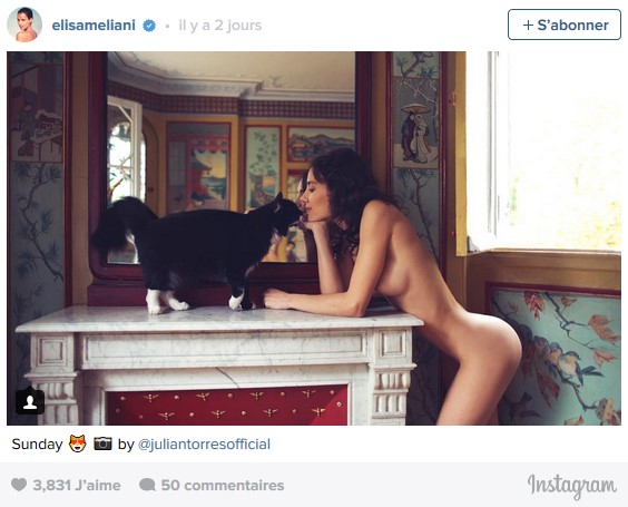 PHOTO Elisa Meliani très sexy : elle pose toute nue câli­nant un chat