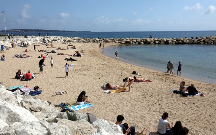 Selon un sondage, huit Français sur dix estiment que les pavillons bleus offrent la garantie de plages propres et d'eaux limpides.LP/Jean-Baptiste Quentin