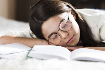 Hypnopédie : peut-on apprendre une langue étrangère en dormant ? 