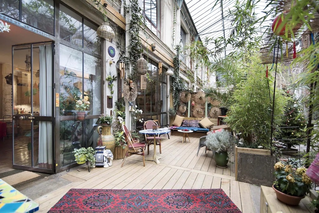 Loft d'artiste avec terrasse dans Paris. Charme, calme, idéal famille.