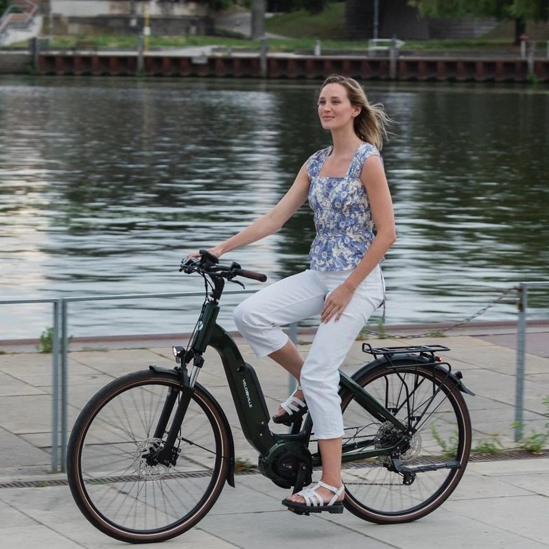 Vélo de Ville électrique AEB 800 Cadre ouvert 25 km/h Autonomie 60 km