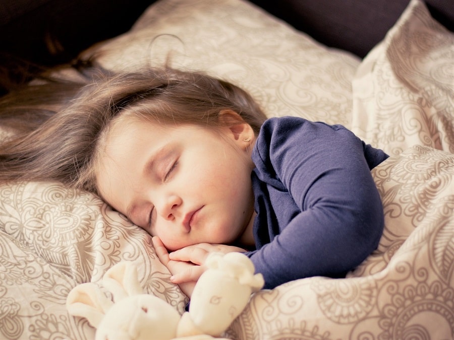 Aider les enfants à mieux dormir, une affaire de famille ! 