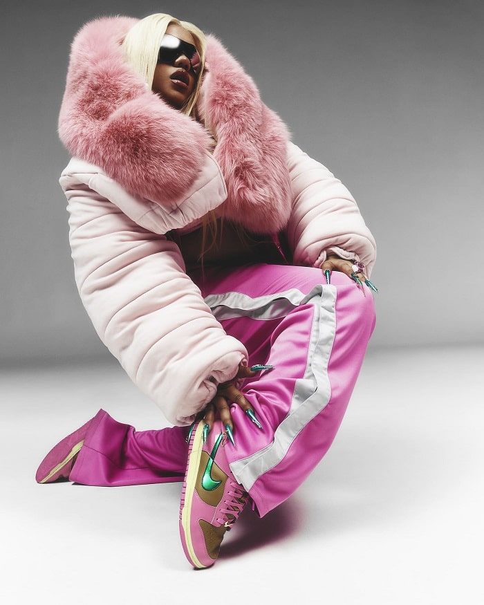 Nike Dunk Low x Parris Goebel Baskets Basses Playful Pink/Bronze doré/Jade transparent/Multicolore